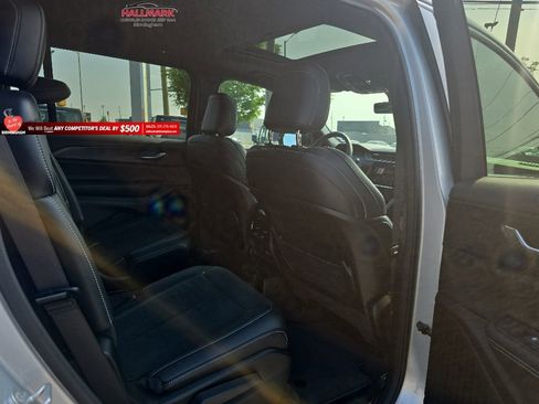 Used 2025 Jeep Grand Cherokee L Altitude RWD image 19