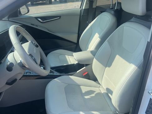 Used 2023 Kia Niro Wind FWD image 5