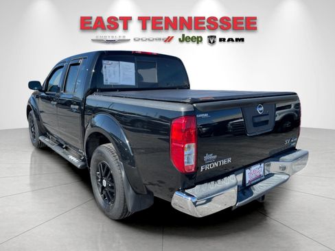 Used 2018 Nissan Frontier SV image 5