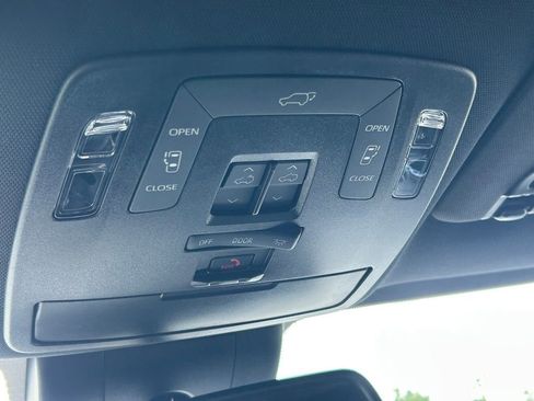 Used 2025 Toyota Sienna XSE w/ XSE Plus Package FWD image 21