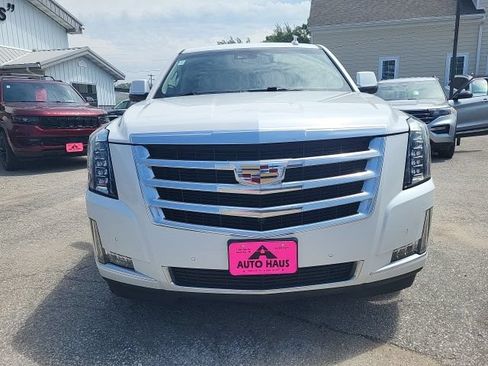 Used 2017 Cadillac Escalade ESV Luxury AWD/4WD image 29