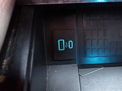 Used 2021 Ford Expedition Max Limited image 24