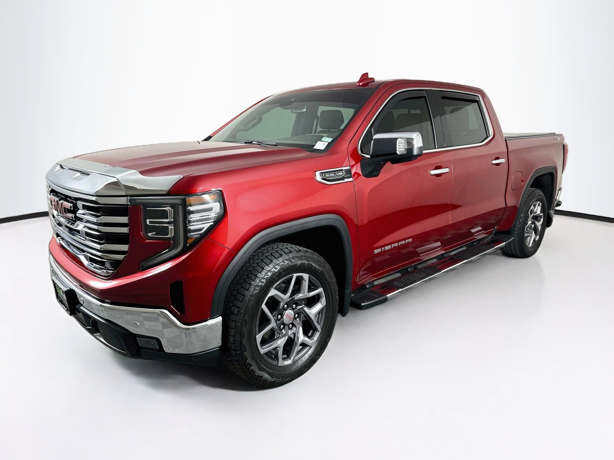 Used 2023 GMC Sierra 1500 SLT w/ SLT Premium Plus Package AWD/4WD image 3