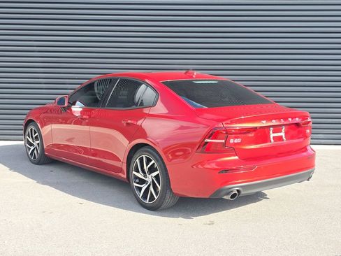 Used 2020 Volvo S60 T5 Momentum image 3