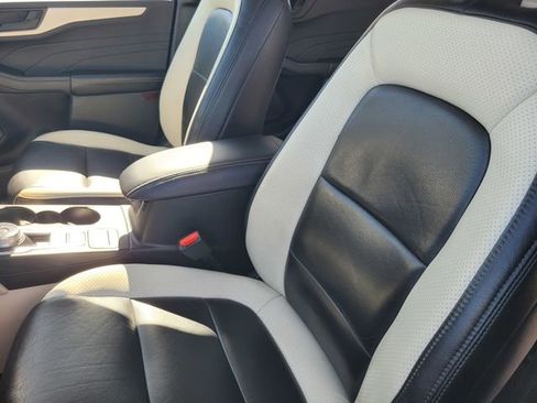 Certified 2022 Ford Escape SE w/ Convenience Package image 11