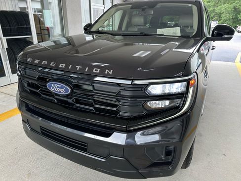 Certified 2025 Ford Expedition Active AWD/4WD image 1