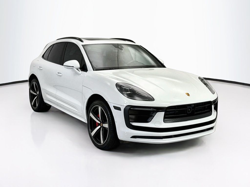 Certified 2022 Porsche Macan S AWD/4WD image 9