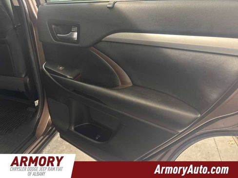 Used 2019 Toyota Highlander XLE image 30