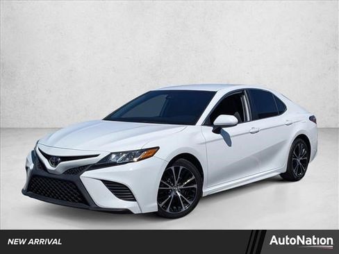 Used 2019 Toyota Camry SE w/ Carpet Mat Package image 1