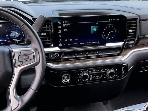 Used 2023 Chevrolet Silverado 1500 LT image 9