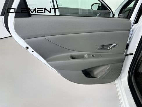 Used 2024 Hyundai Elantra SEL FWD image 28
