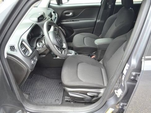 Used 2023 Jeep Renegade Latitude AWD/4WD image 17