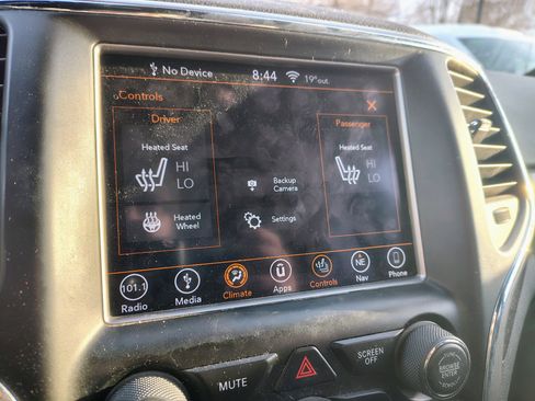 Used 2018 Jeep Grand Cherokee Altitude image 5