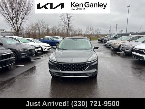 Used 2020 Ford Escape SE image 2