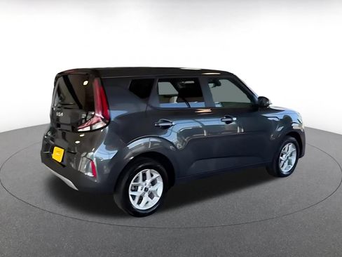 Used 2025 Kia Soul LX w/ LX Technology Package FWD image 12