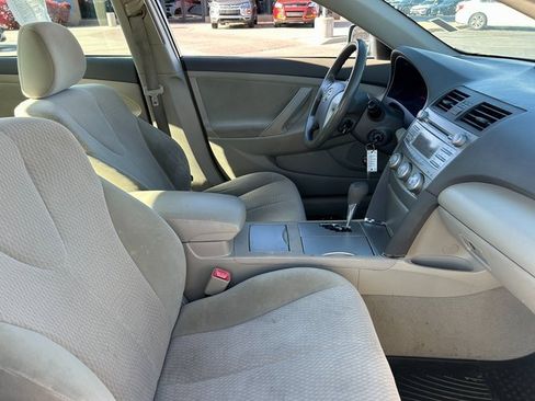 Used 2011 Toyota Camry LE image 29