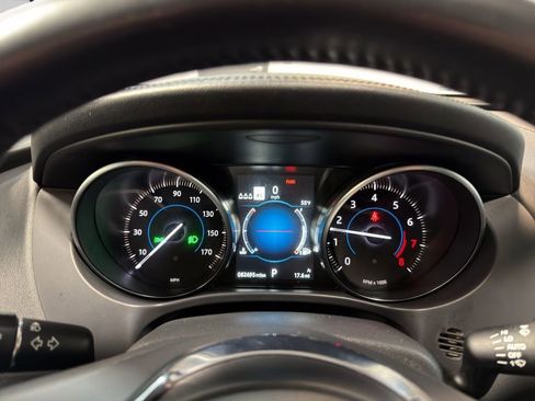 Used 2020 Jaguar F-PACE Prestige image 11