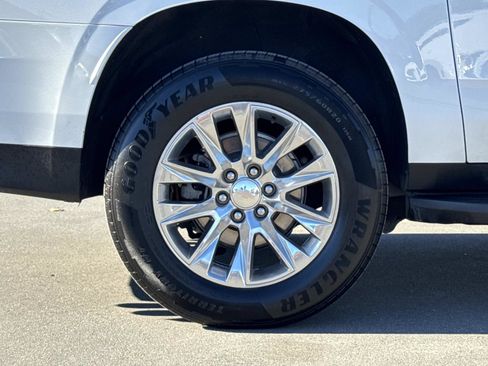 Used 2023 Chevrolet Suburban Premier image 30