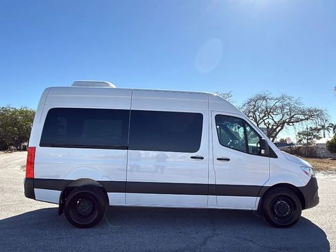 Used 2021 Mercedes-Benz Sprinter 2500 image 6