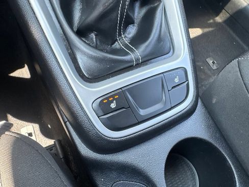 Used 2021 Hyundai Venue SE FWD image 30