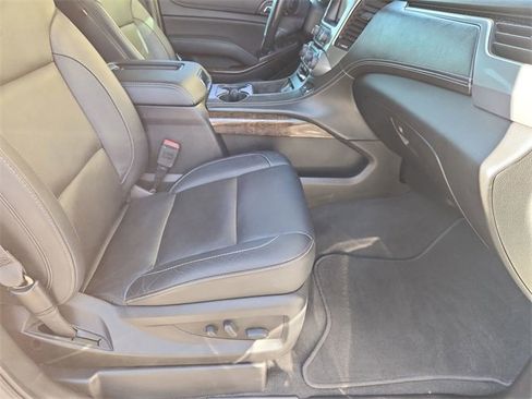 Used 2019 Chevrolet Tahoe LT w/ LT Signature Package image 28