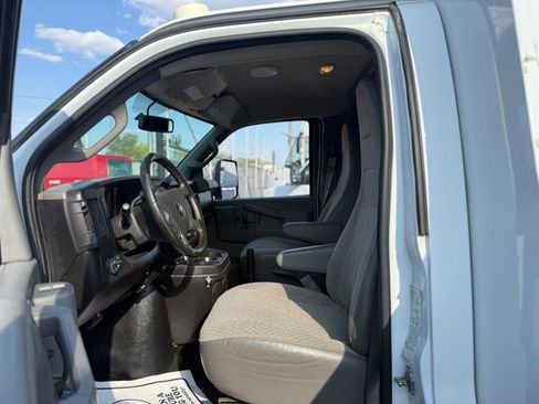 Used 2018 GMC Savana 3500 w/ Power Convenience Package image 21