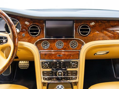 Used 2017 Bentley Mulsanne image 39