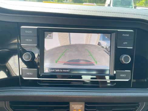 Used 2022 Volkswagen Jetta SE image 33