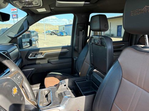 Used 2024 Chevrolet Silverado 3500 High Country w/ Technology Package AWD/4WD image 22