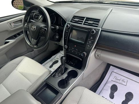 Used 2017 Toyota Camry LE image 4