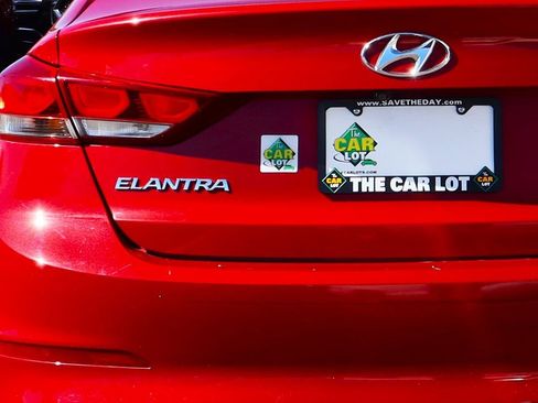 Used 2017 Hyundai Elantra SE image 19