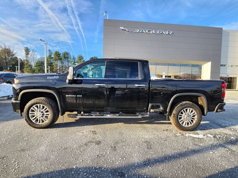 Used 2022 Chevrolet Silverado 2500 High Country w/ Technology Package image 5