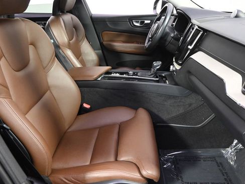 Used 2018 Volvo XC60 T6 Inscription w/ Convenience Package image 16