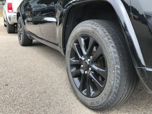 Used 2018 Jeep Grand Cherokee Laredo AWD/4WD image 8