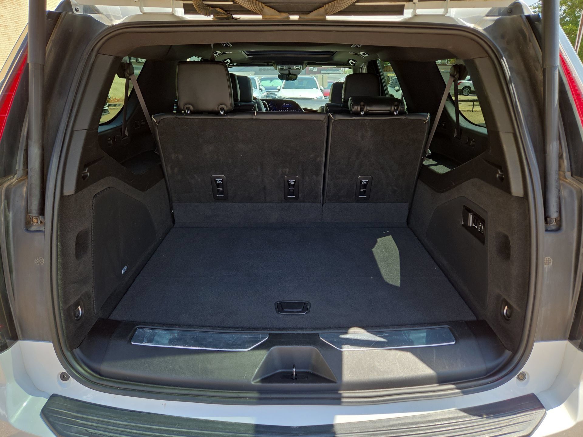 Used 2022 Cadillac Escalade ESV Premium Luxury AWD/4WD image 12