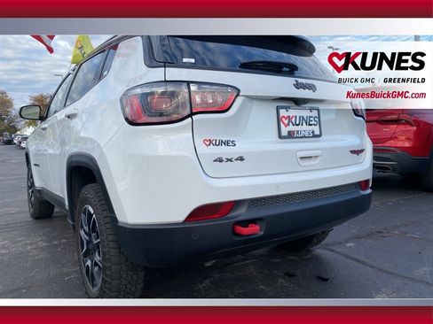 Used 2024 Jeep Compass Trailhawk image 9