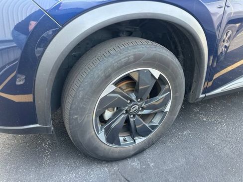 Used 2025 Nissan Rogue SV AWD/4WD image 17