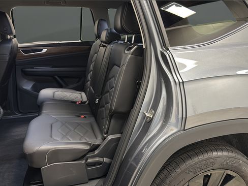 Used 2024 Volkswagen Atlas SE AWD/4WD image 22