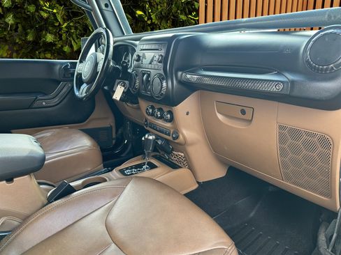 Used 2013 Jeep Wrangler Rubicon w/ PWR Convenience Group image 8