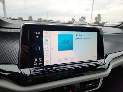 New 2026 Volkswagen Atlas Cross Sport SEL Premium R-Line image 19