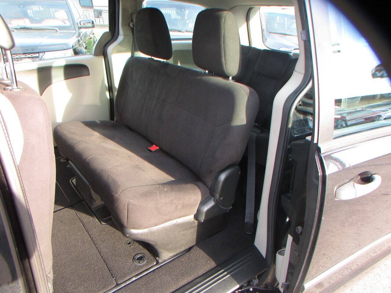 Used 2013 Dodge Grand Caravan American Value Package FWD image 7