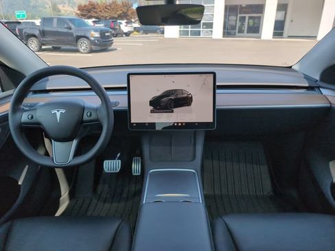 Used 2023 Tesla Model Y Long Range AWD/4WD image 12