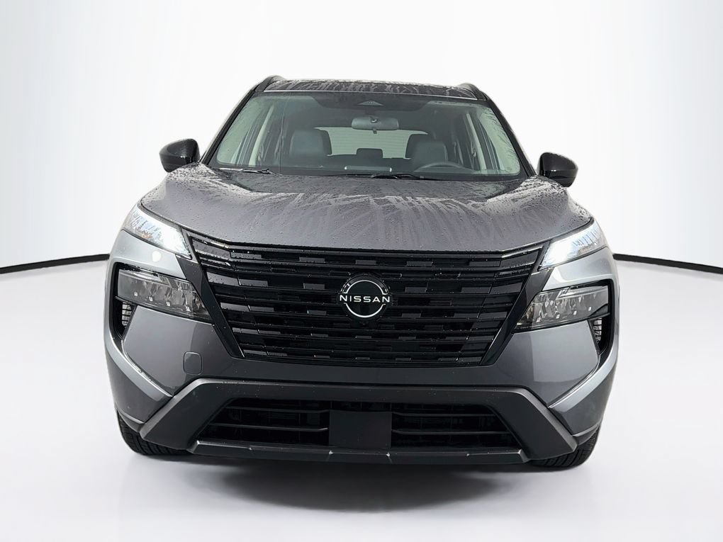 Used 2026 Nissan Rogue Dark Armor FWD image 2