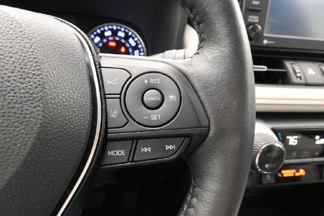 Used 2021 Toyota RAV4 XLE Premium AWD/4WD image 21