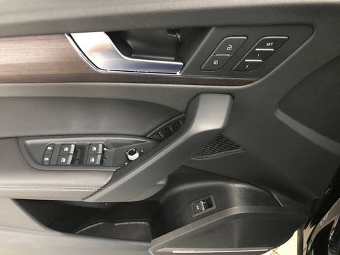 Used 2023 Audi Q5 2.0T Prestige w/ Prestige Package image 9