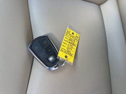 Used 2017 Cadillac XT5 FWD image 33