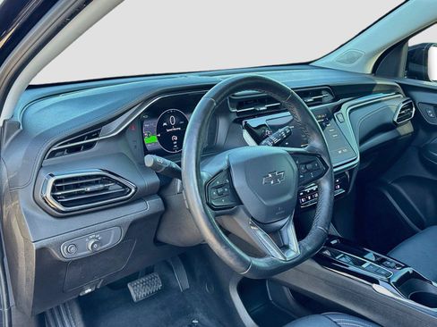 Used 2023 Chevrolet Bolt EUV LT w/ Convenience Package FWD image 9