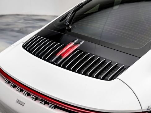 Used 2020 Porsche 911 Carrera RWD image 28