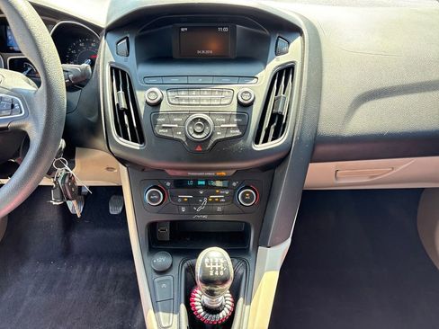 Used 2018 Ford Focus SE FWD image 23