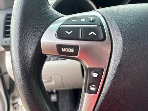 Used 2011 Toyota Highlander 2WD image 16